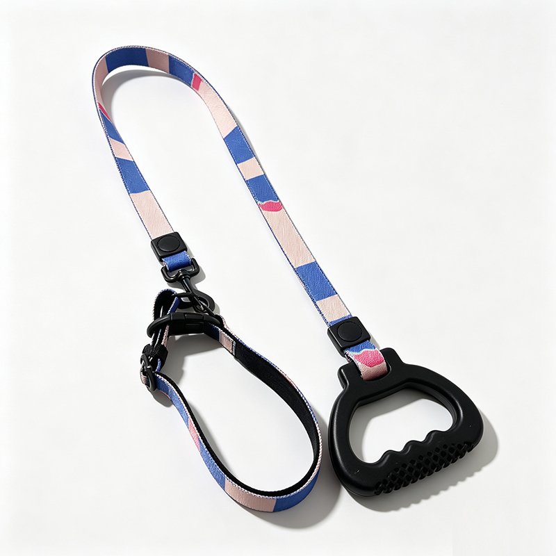 patterned dog leash with ergonomic plastic handle